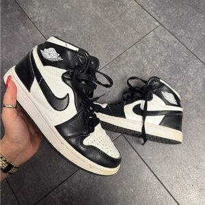 Women’s air Jordan 1 mid black